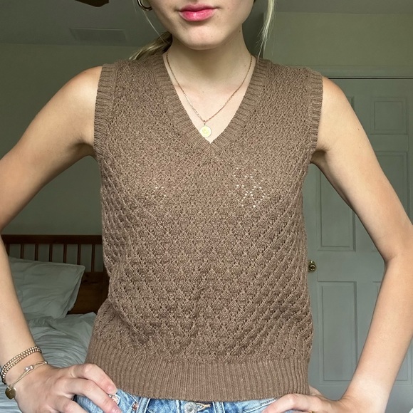 Brandy Melville Knit Sweater Vest - Picture 2 of 3
